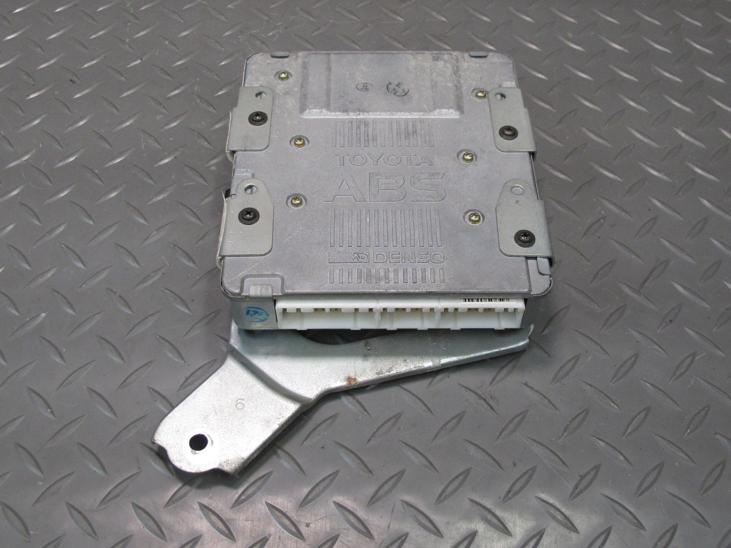 92-95 Lexus UZZ30L SC300 SC400 ABS & TRC Traction Control Module 89541-24051 OEM