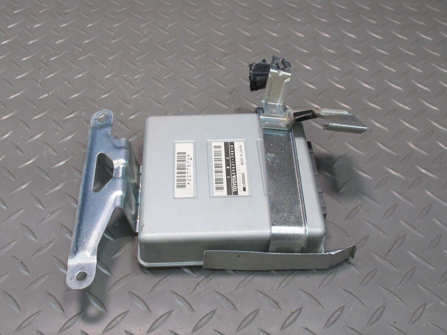 92-96 Lexus UZZ30L SC300 SC400 TRC Traction Control Module Unit 89631-24010 OEM
