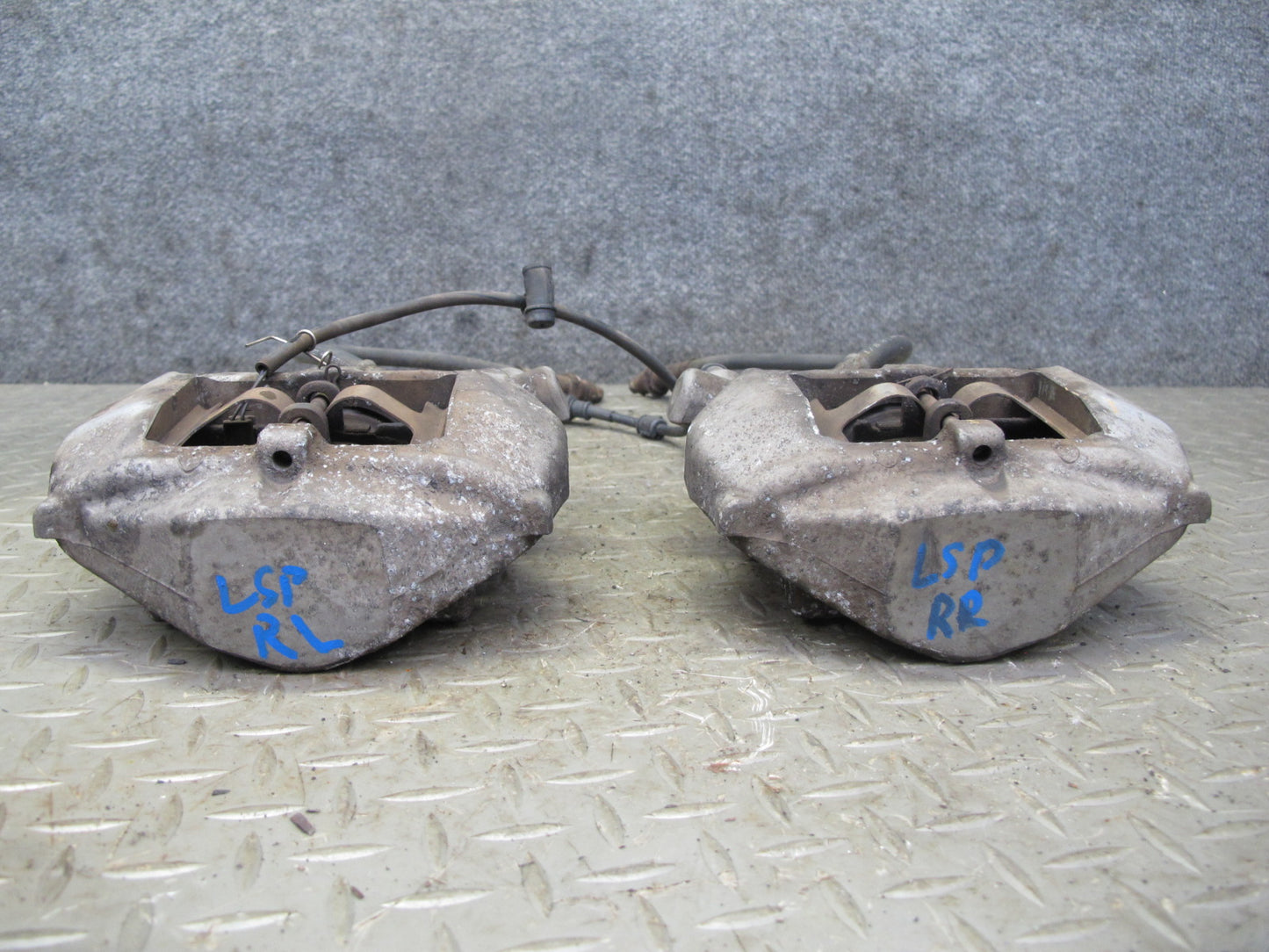 01-06 Lexus UCF30L LS430 Set of 2 Rear Left & Right Sumitomo Brake Caliper OEM