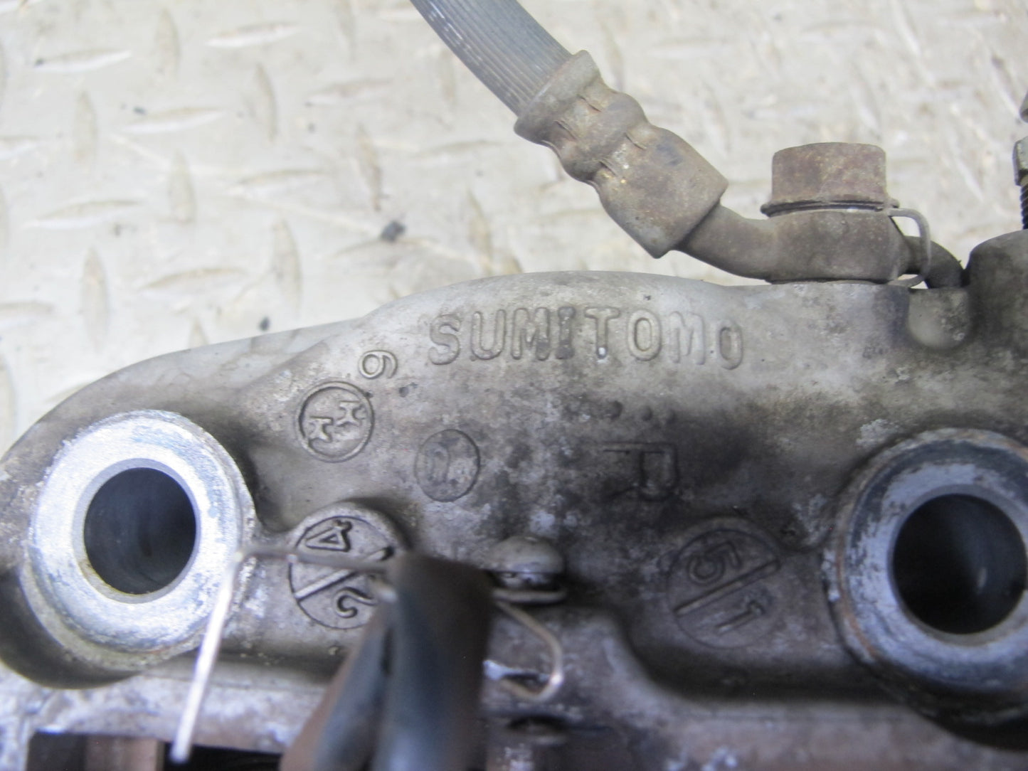 01-06 Lexus UCF30L LS430 Set of 2 Rear Left & Right Sumitomo Brake Caliper OEM