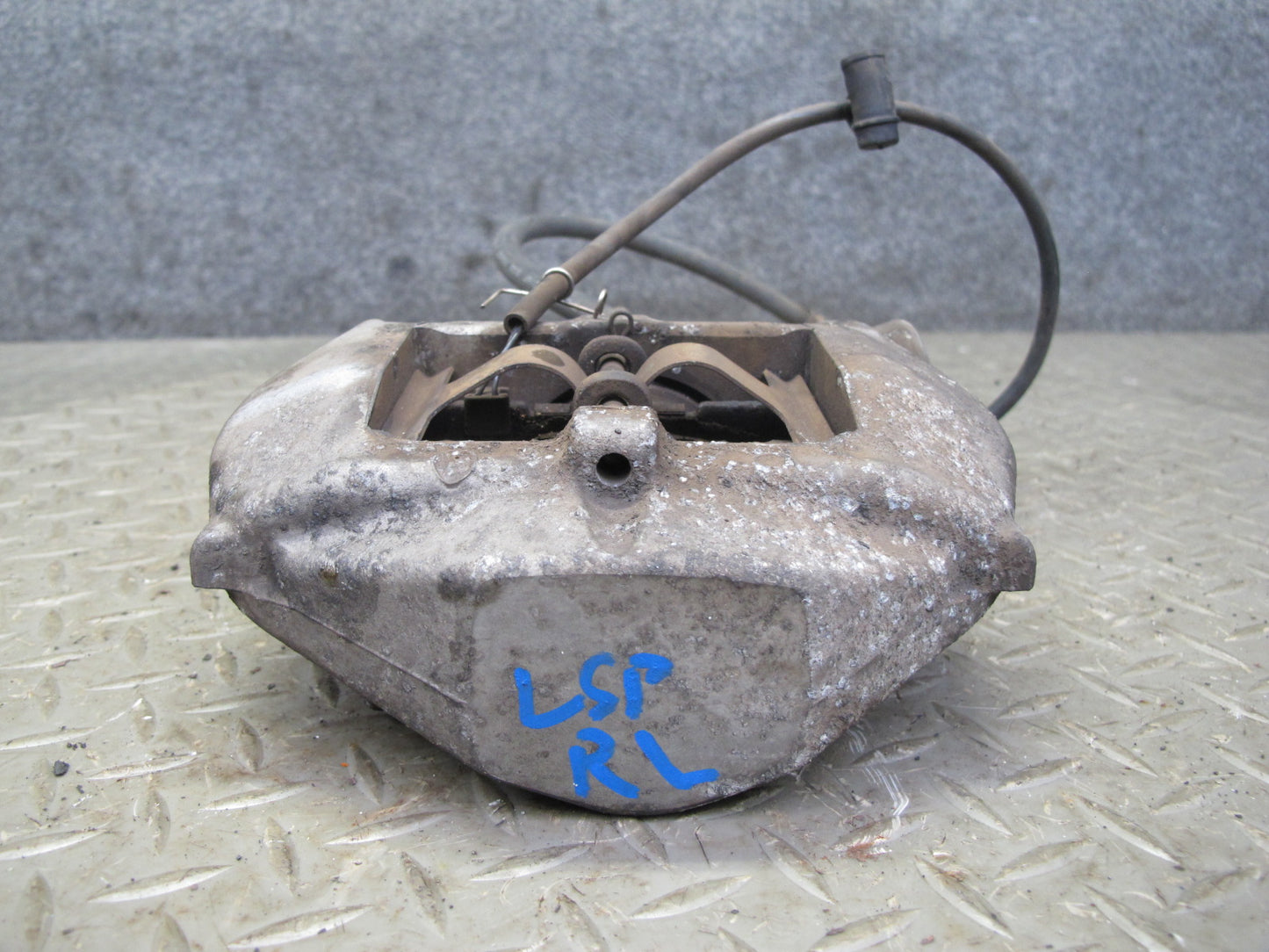 01-06 Lexus UCF30L LS430 Set of 2 Rear Left & Right Sumitomo Brake Caliper OEM