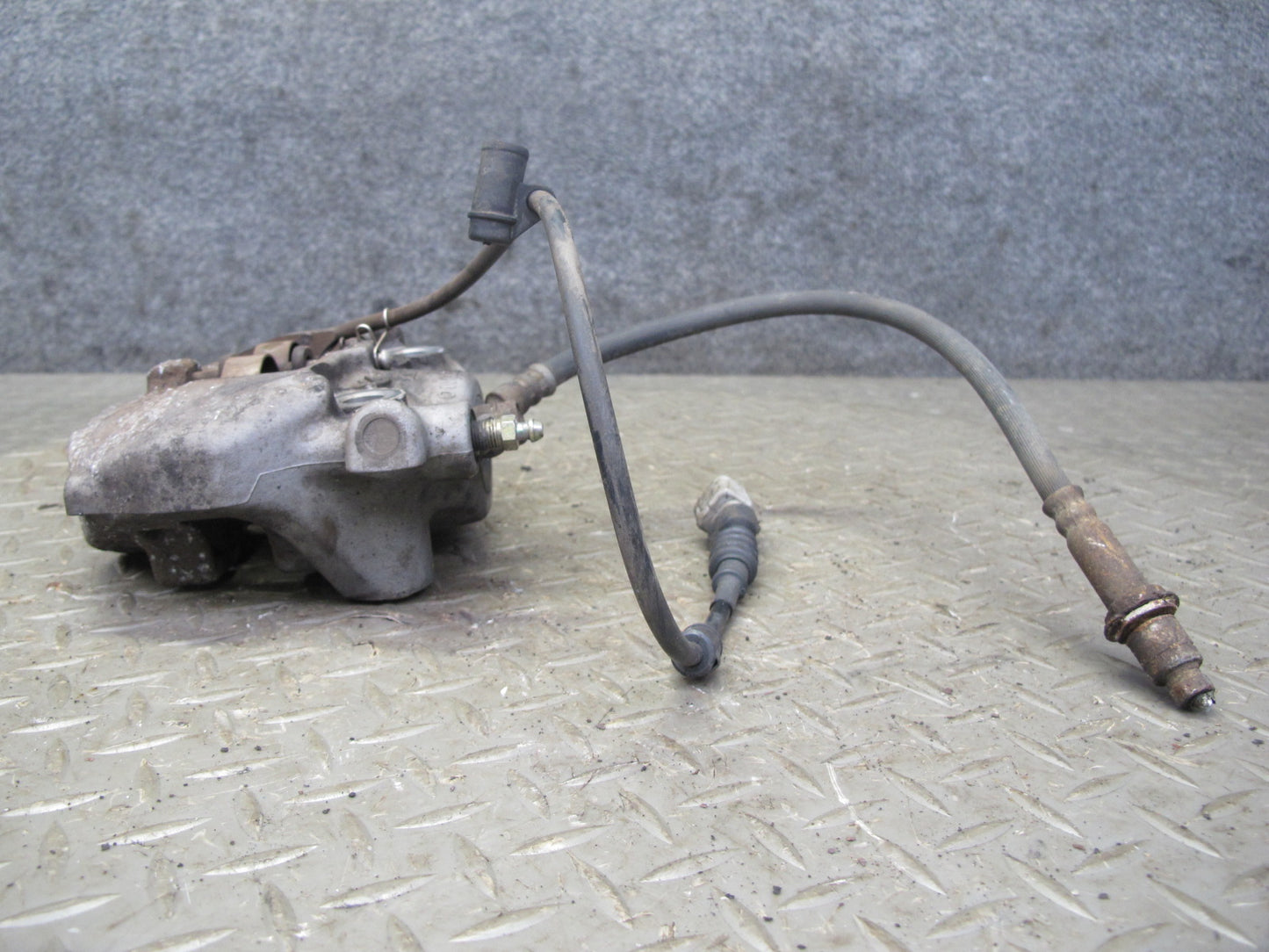 01-06 Lexus UCF30L LS430 Set of 2 Rear Left & Right Sumitomo Brake Caliper OEM