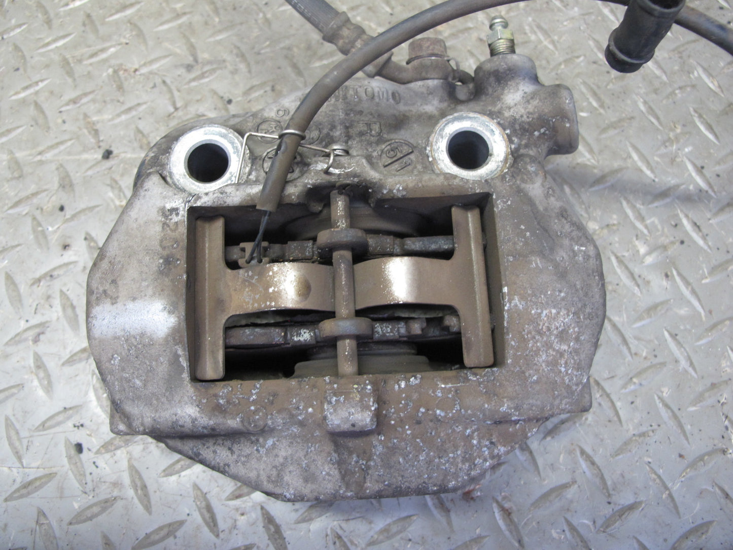 01-06 Lexus UCF30L LS430 Set of 2 Rear Left & Right Sumitomo Brake Caliper OEM