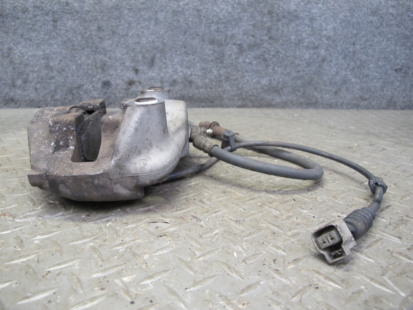 01-06 Lexus UCF30L LS430 Set of 2 Rear Left & Right Sumitomo Brake Caliper OEM