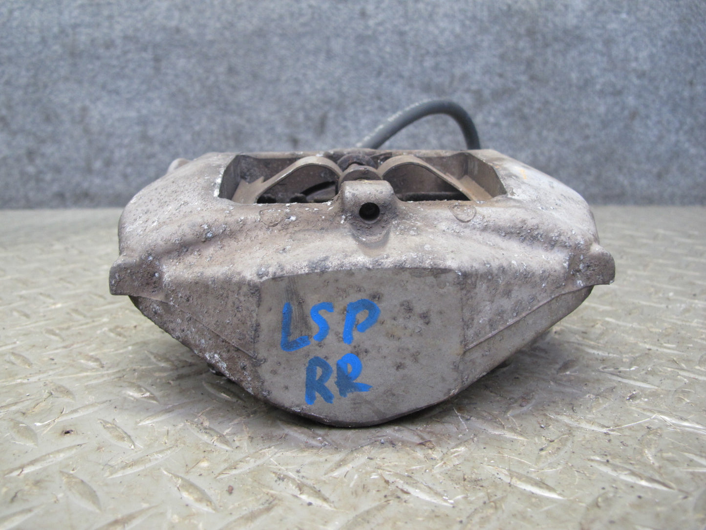 01-06 Lexus UCF30L LS430 Set of 2 Rear Left & Right Sumitomo Brake Caliper OEM