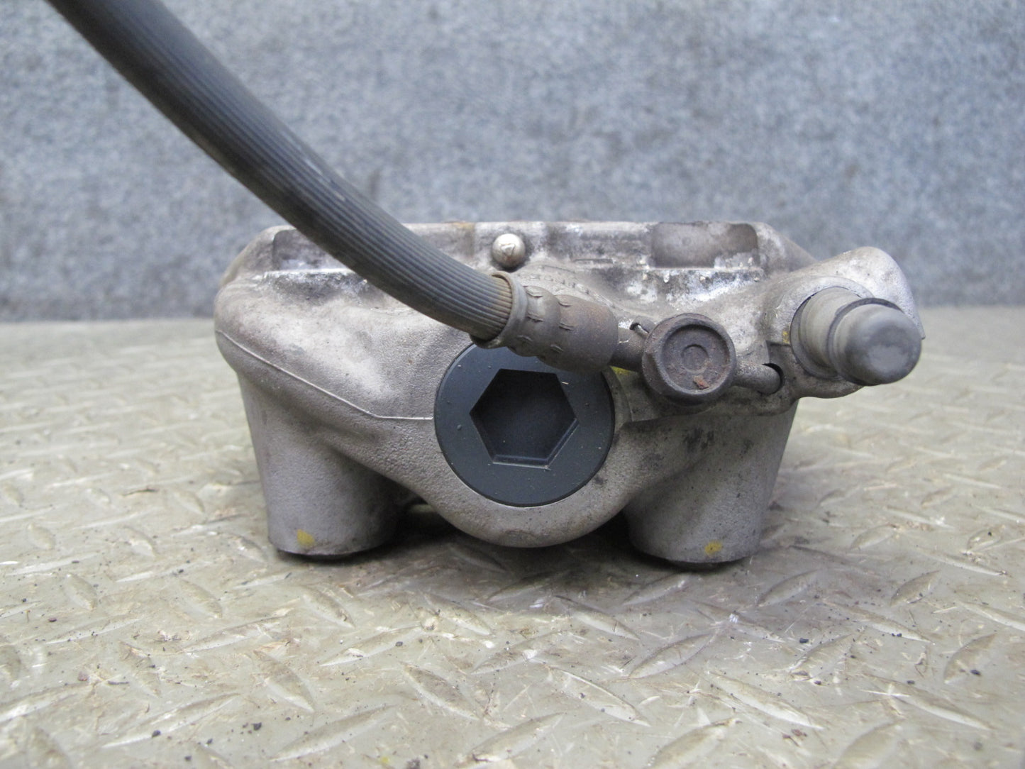 01-06 Lexus UCF30L LS430 Set of 2 Rear Left & Right Sumitomo Brake Caliper OEM