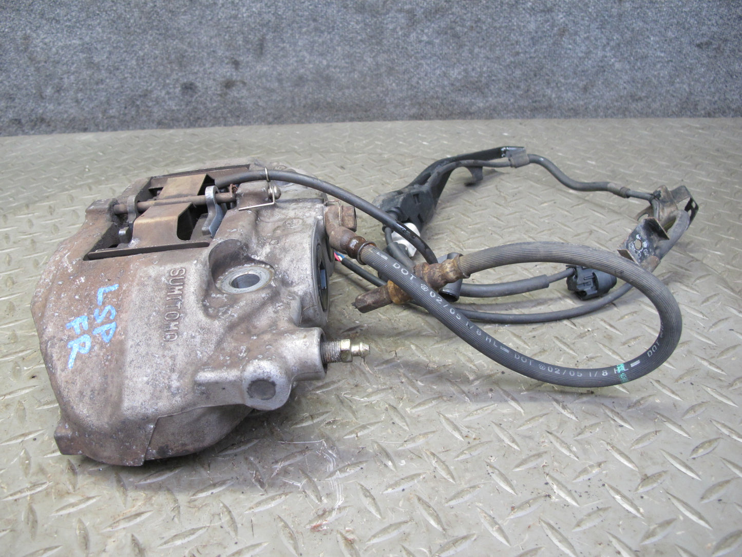 01-06 Lexus UCF30L LS430 Set of 2 Front Left & Right Sumitomo Brake Caliper OEM