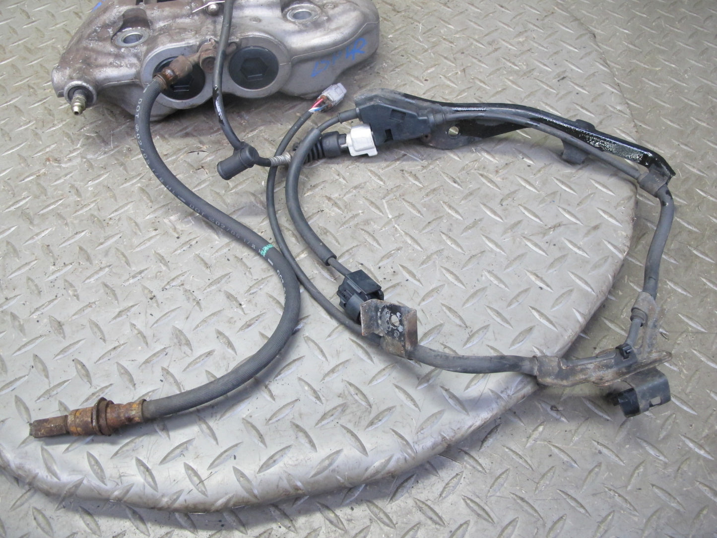 01-06 Lexus UCF30L LS430 Set of 2 Front Left & Right Sumitomo Brake Caliper OEM