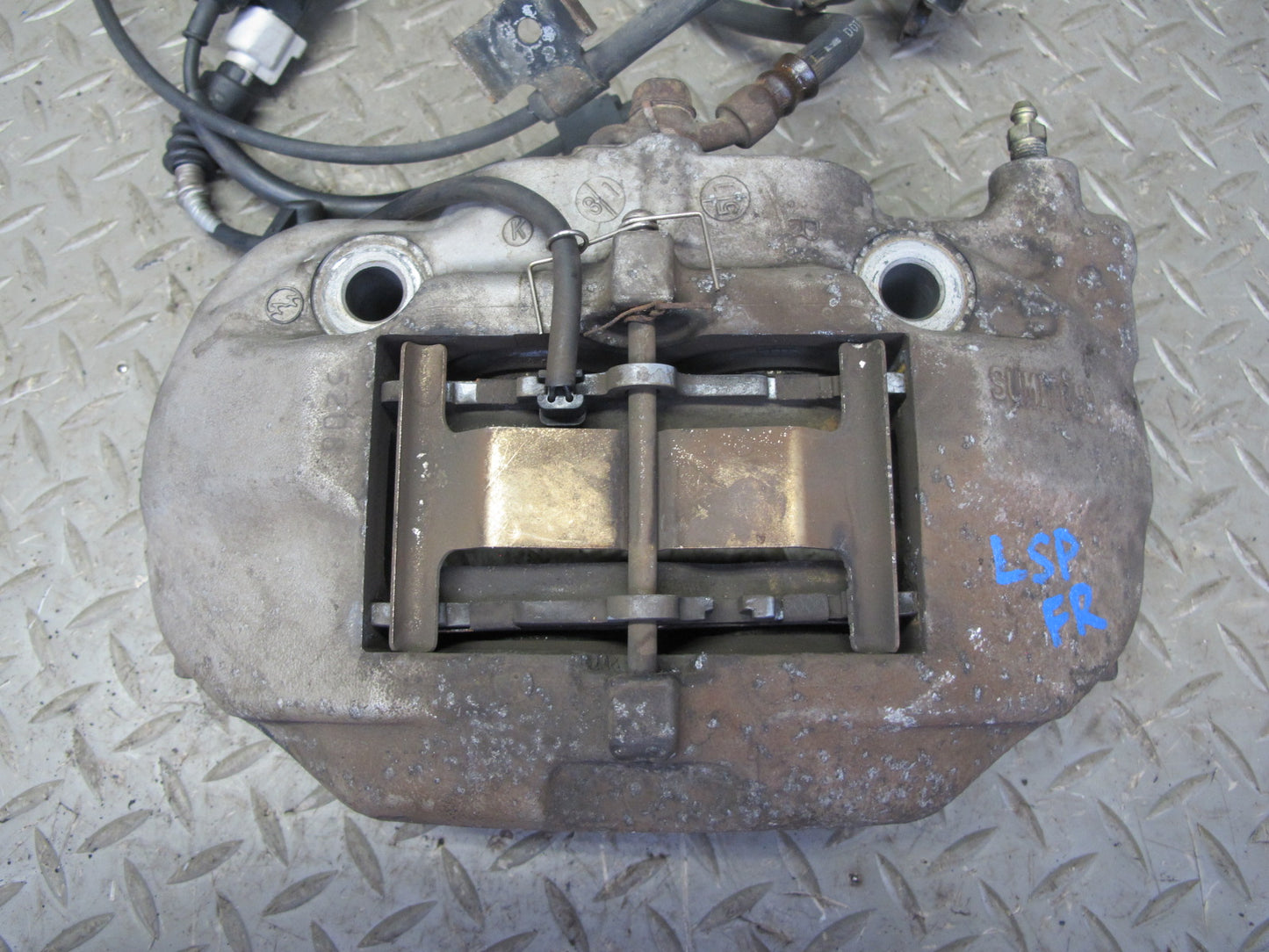 01-06 Lexus UCF30L LS430 Set of 2 Front Left & Right Sumitomo Brake Caliper OEM