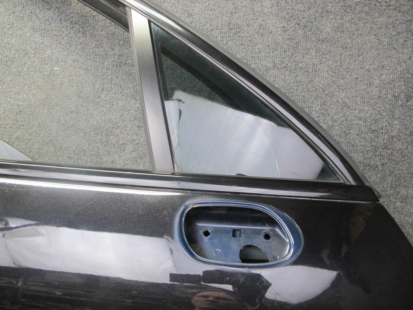 2011-2018 Porsche Cayenne 958 Front Right Side Door Shell Panel W/ Glass Black