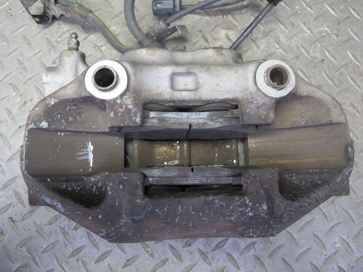 01-06 Lexus UCF30L LS430 Set of 2 Front Left & Right Sumitomo Brake Caliper OEM