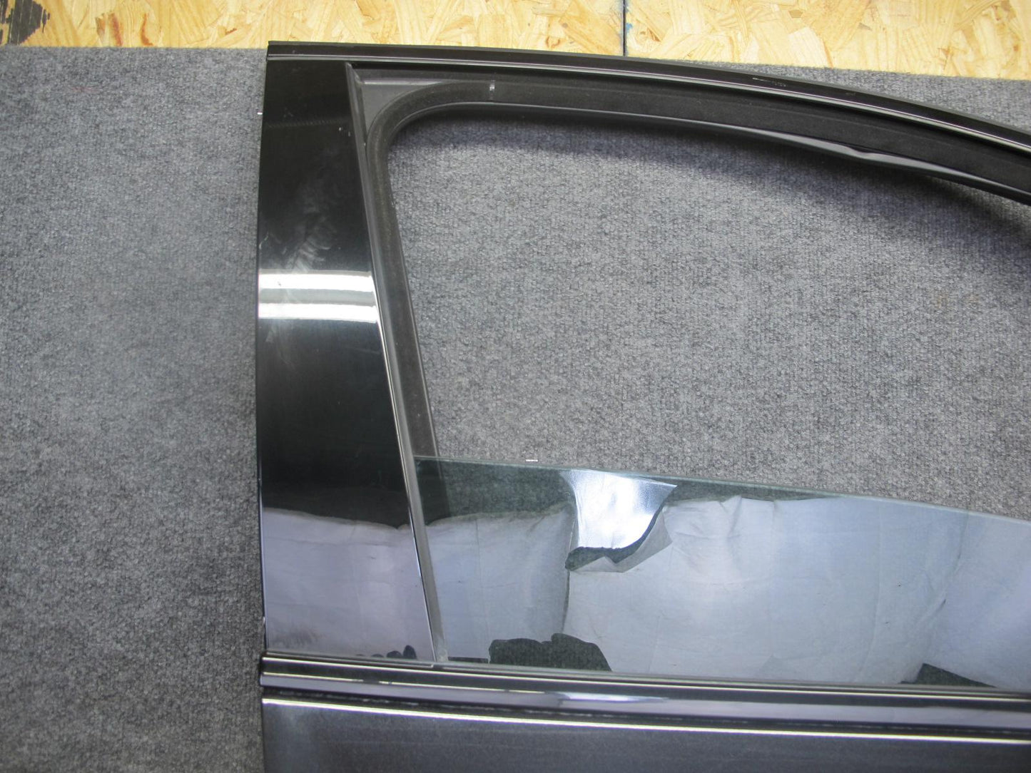 2011-2018 Porsche Cayenne 958 Front Right Side Door Shell Panel W/ Glass Black