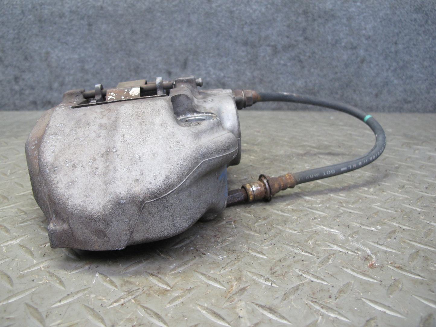 01-06 Lexus UCF30L LS430 Set of 2 Front Left & Right Sumitomo Brake Caliper OEM