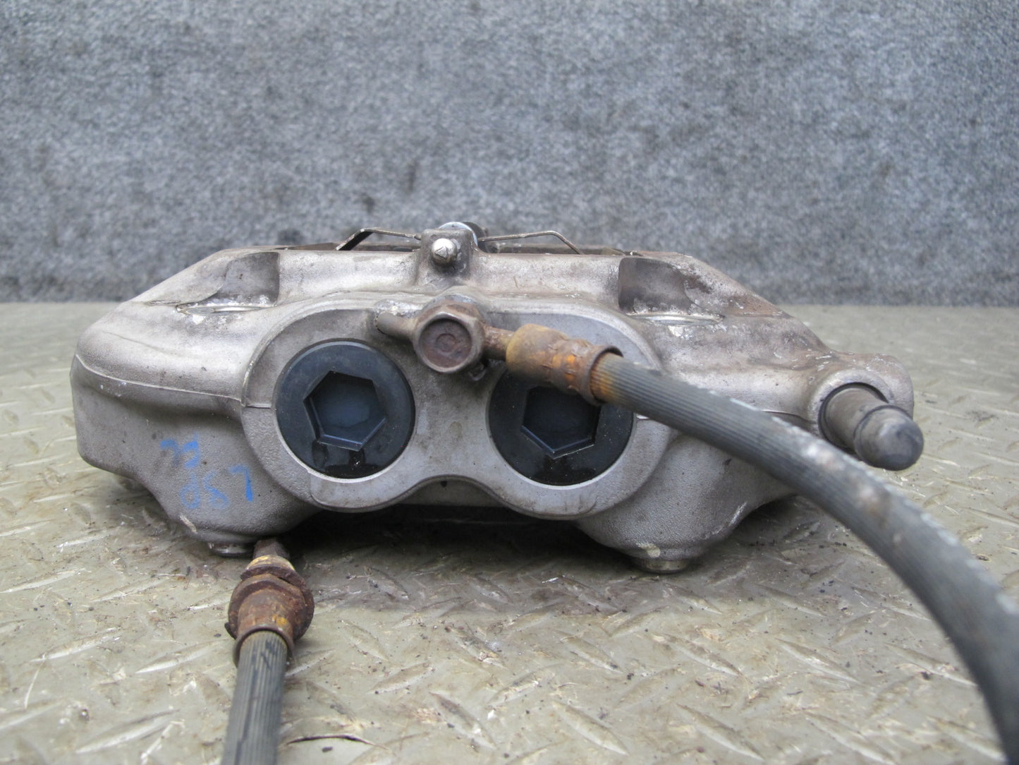 01-06 Lexus UCF30L LS430 Set of 2 Front Left & Right Sumitomo Brake Caliper OEM