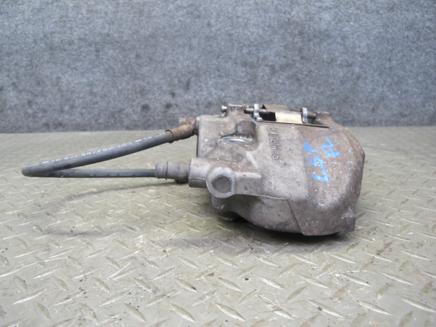 01-06 Lexus UCF30L LS430 Set of 2 Front Left & Right Sumitomo Brake Caliper OEM