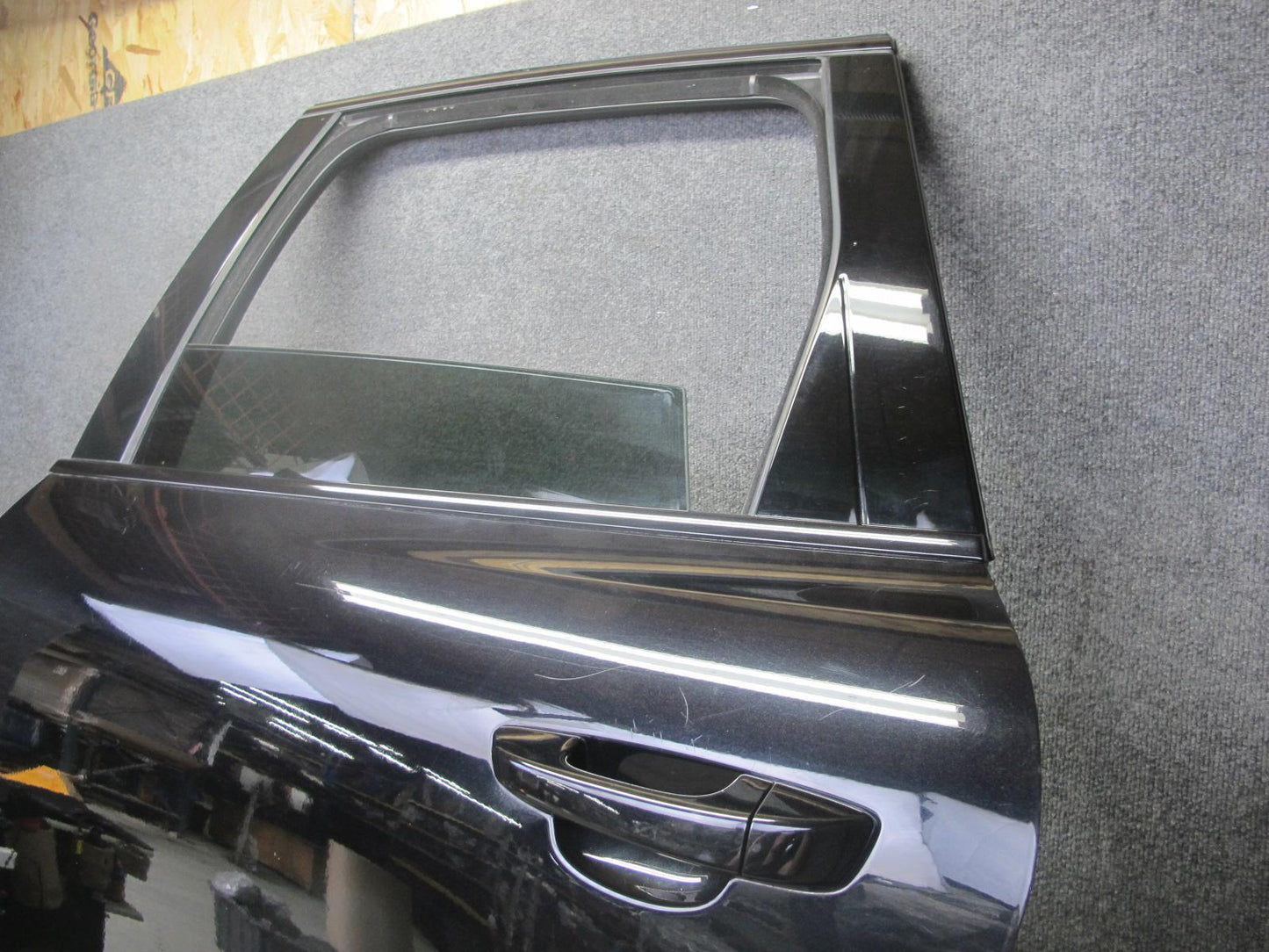 2011-2018 Porsche Cayenne 958 Rear Left Side Door Shell Panel W/ Glass Black