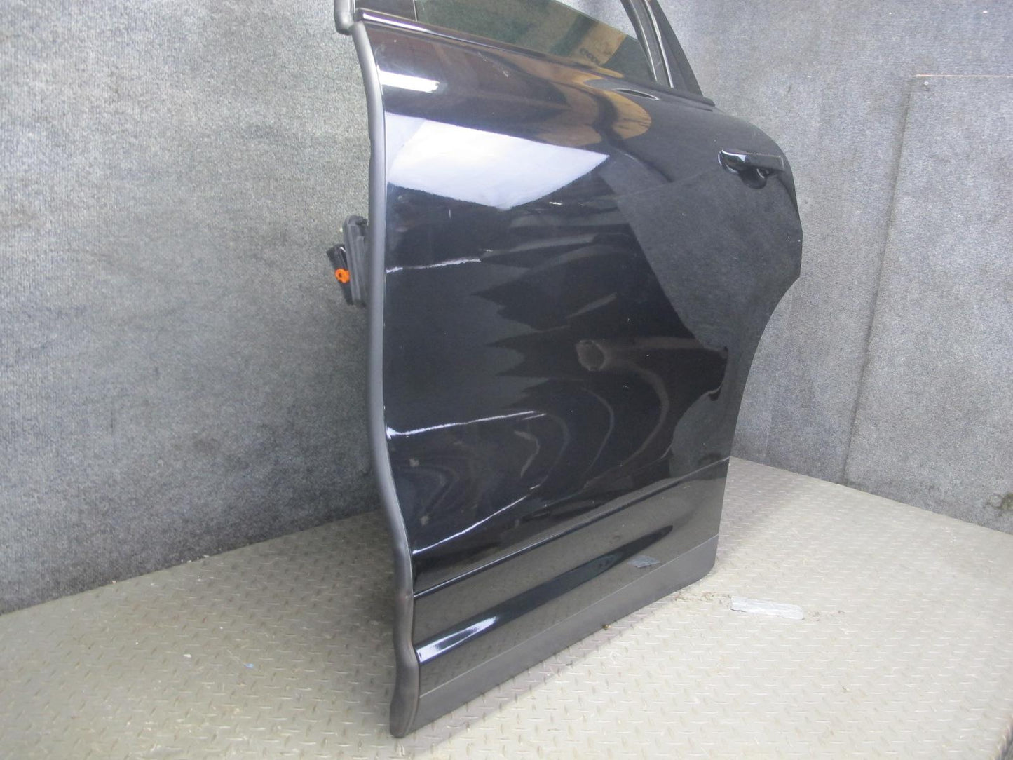 2011-2018 Porsche Cayenne 958 Rear Left Side Door Shell Panel W/ Glass Black