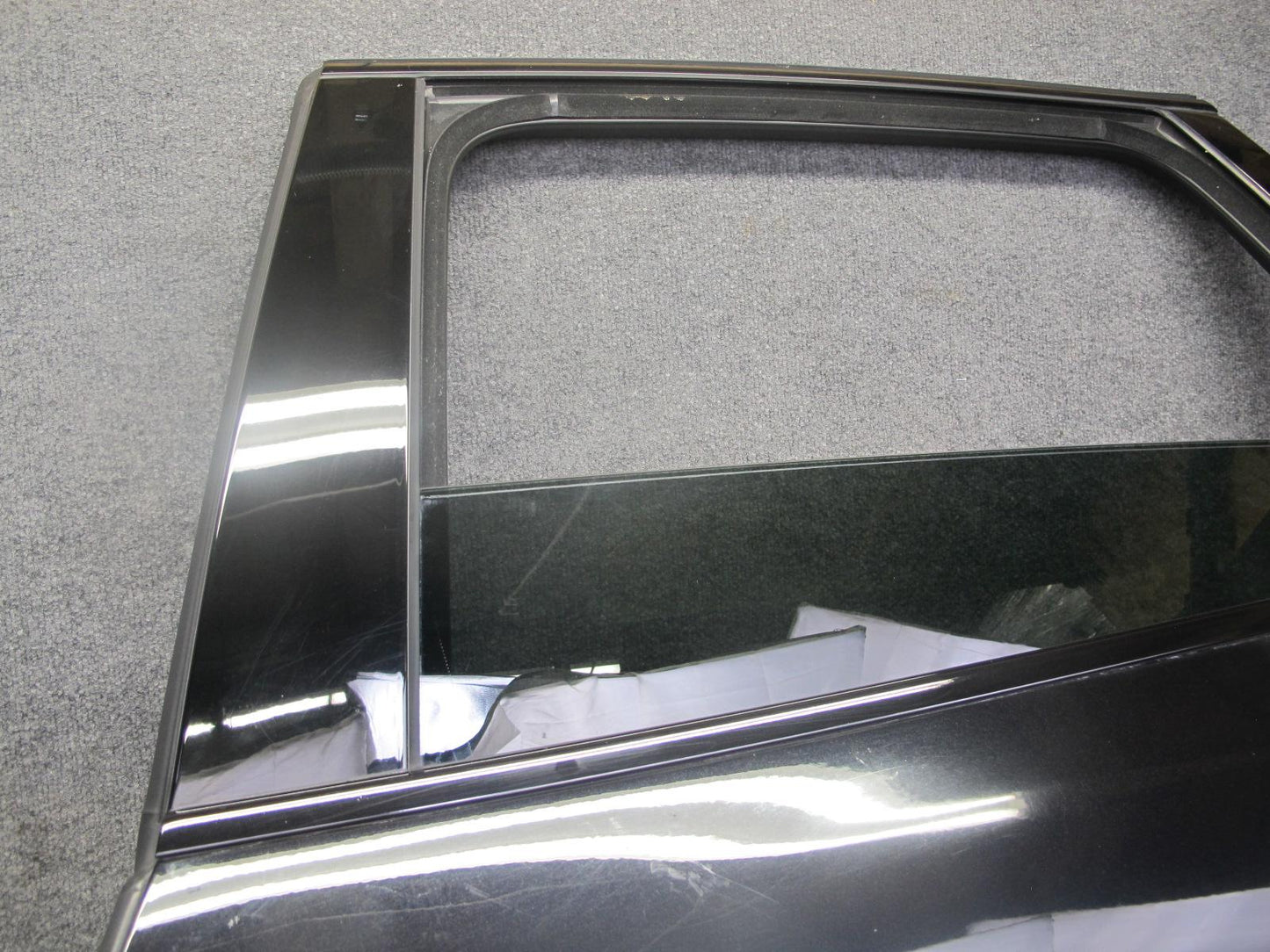 2011-2018 Porsche Cayenne 958 Rear Left Side Door Shell Panel W/ Glass Black