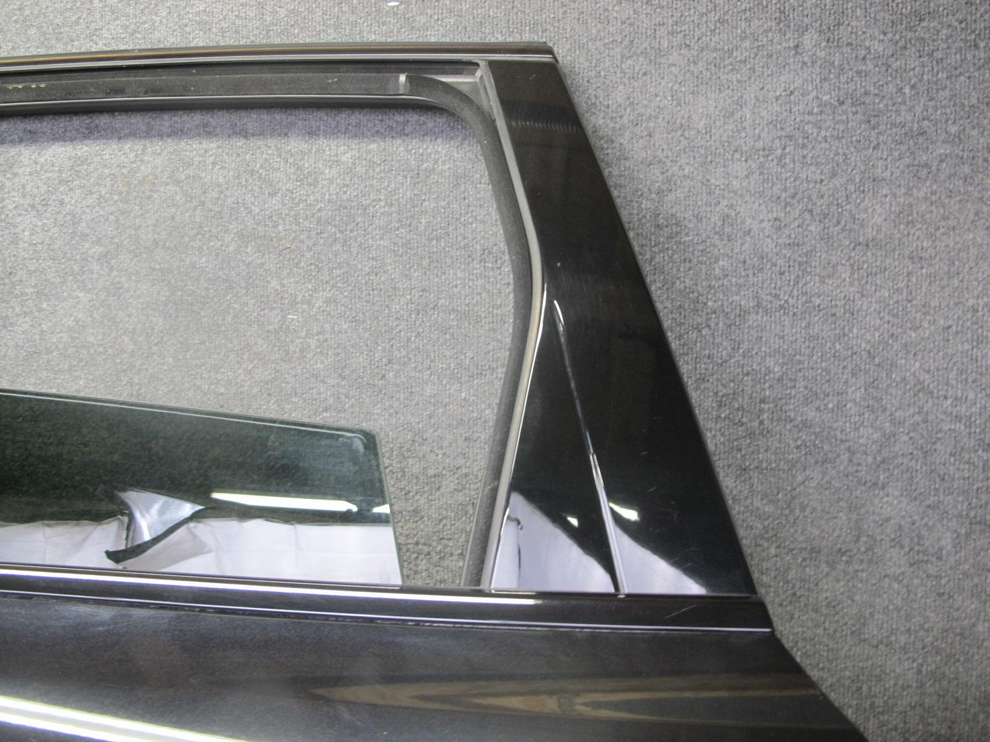 2011-2018 Porsche Cayenne 958 Rear Left Side Door Shell Panel W/ Glass Black