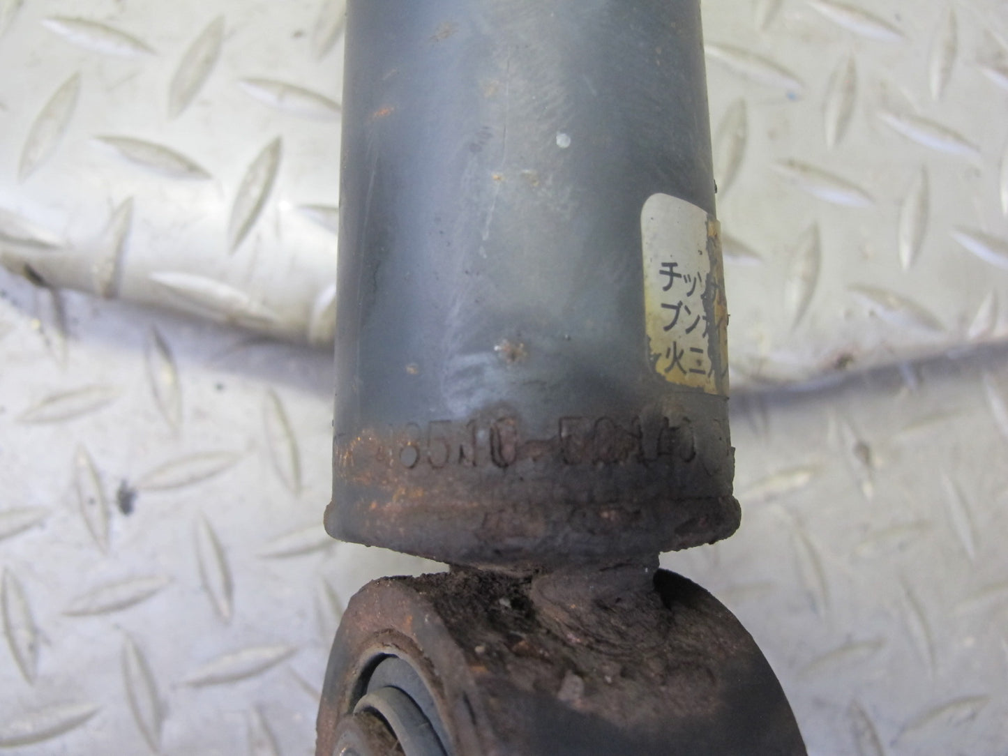 04-06 Lexus UCF30L LS430 Set of 2 Front Left & Right Strut Shock Absorber OEM