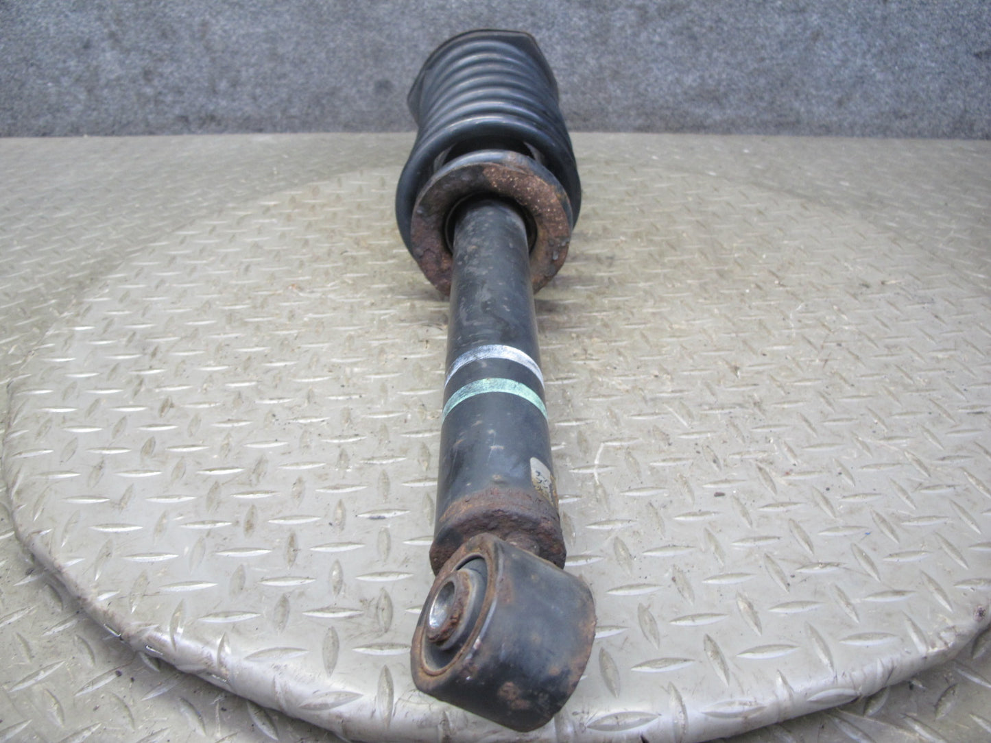 04-06 Lexus UCF30L LS430 Set of 2 Front Left & Right Strut Shock Absorber OEM