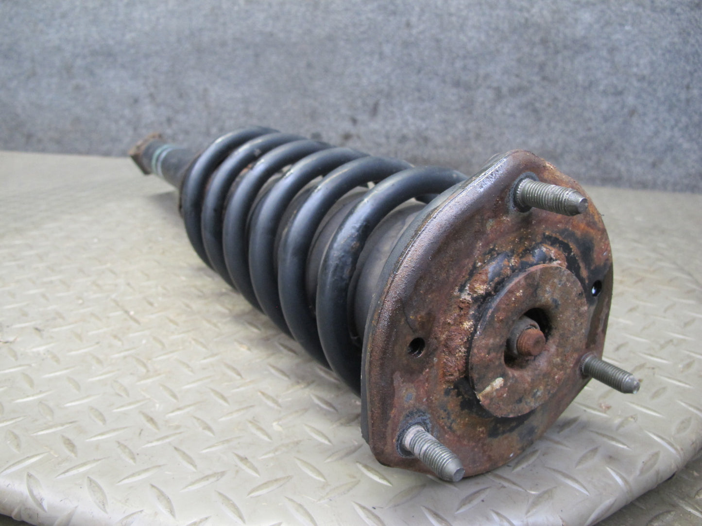 04-06 Lexus UCF30L LS430 Set of 2 Front Left & Right Strut Shock Absorber OEM