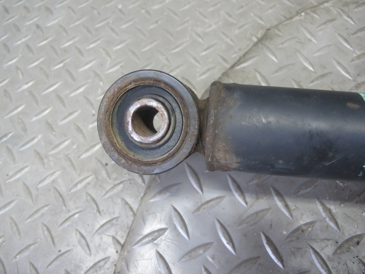 04-06 Lexus UCF30L LS430 Set of 2 Front Left & Right Strut Shock Absorber OEM