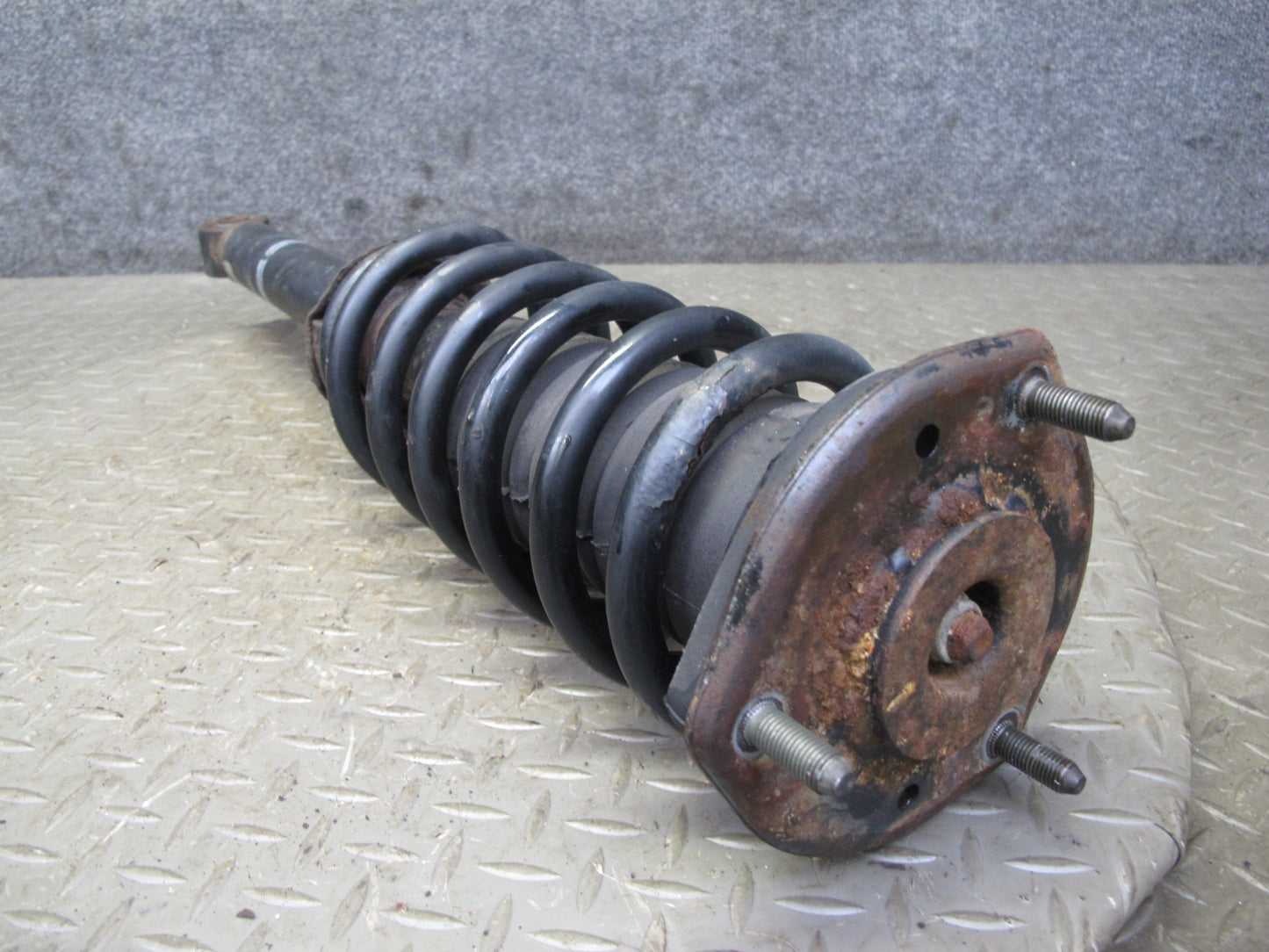 04-06 Lexus UCF30L LS430 Set of 2 Front Left & Right Strut Shock Absorber OEM