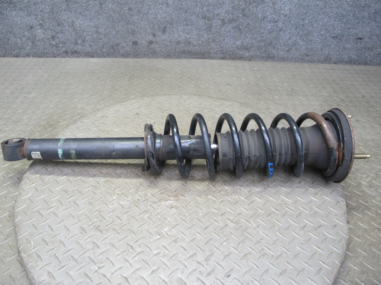 98-00 Lexus UCF20L LS400 Rear Right Strut Shock Absorber OEM
