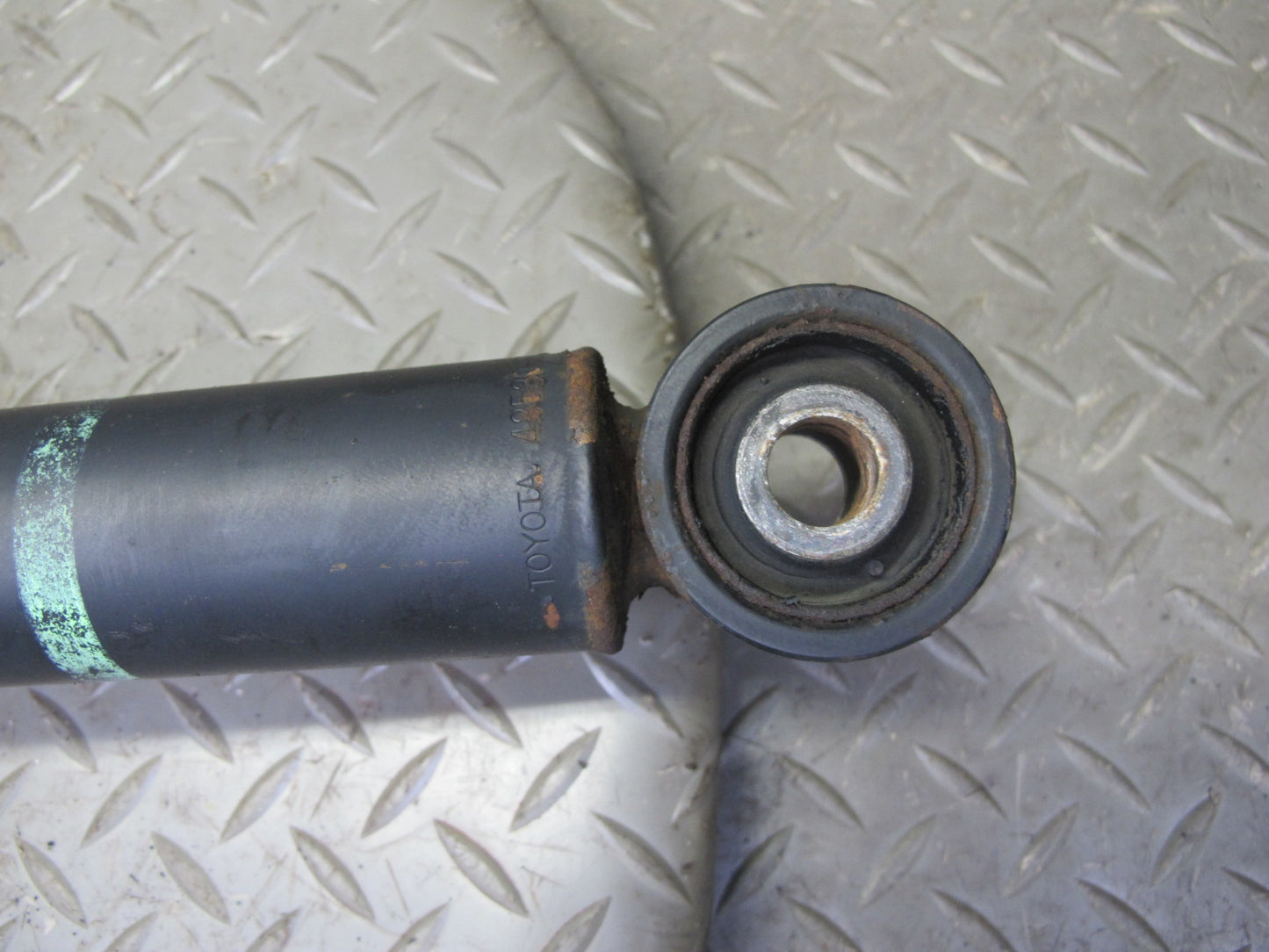 98-00 Lexus UCF20L LS400 Rear Right Strut Shock Absorber OEM