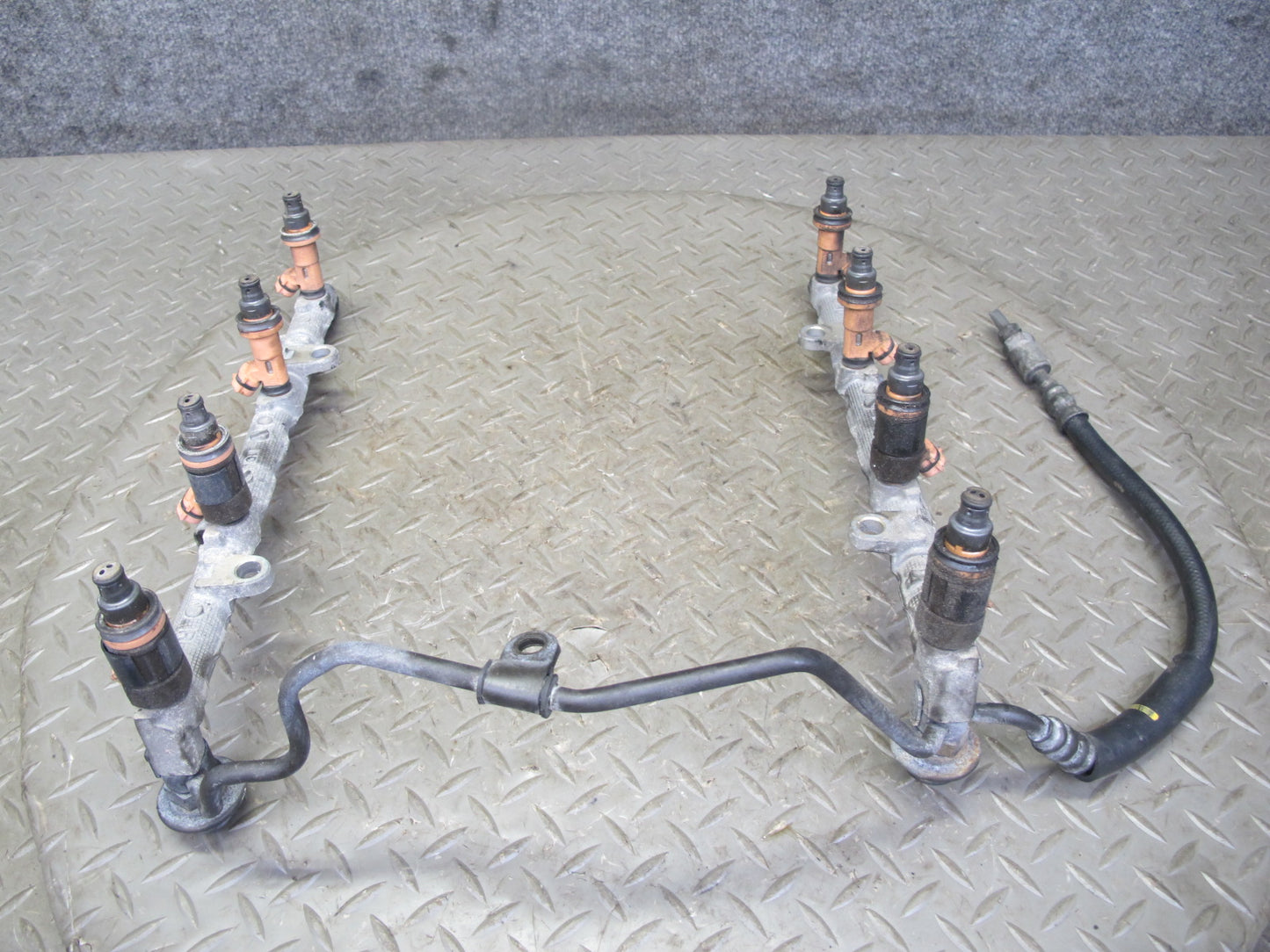 98-00 Lexus UZZ30L SC400 1UZFE Fuel Rail w Injector Set Assembly OEM