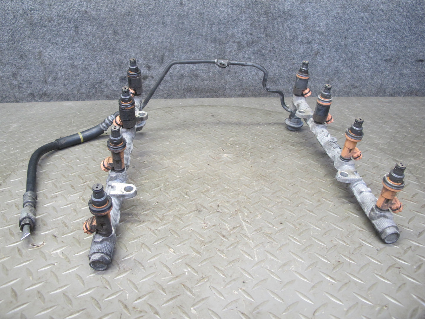 98-00 Lexus UZZ30L SC400 1UZFE Fuel Rail w Injector Set Assembly OEM