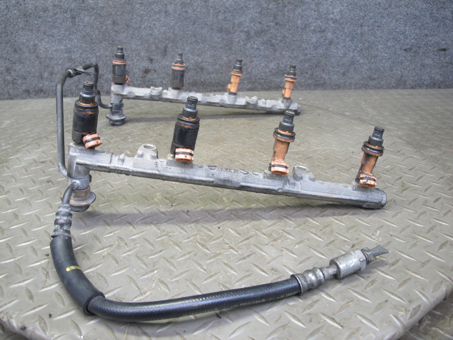 98-00 Lexus UZZ30L SC400 1UZFE Fuel Rail w Injector Set Assembly OEM