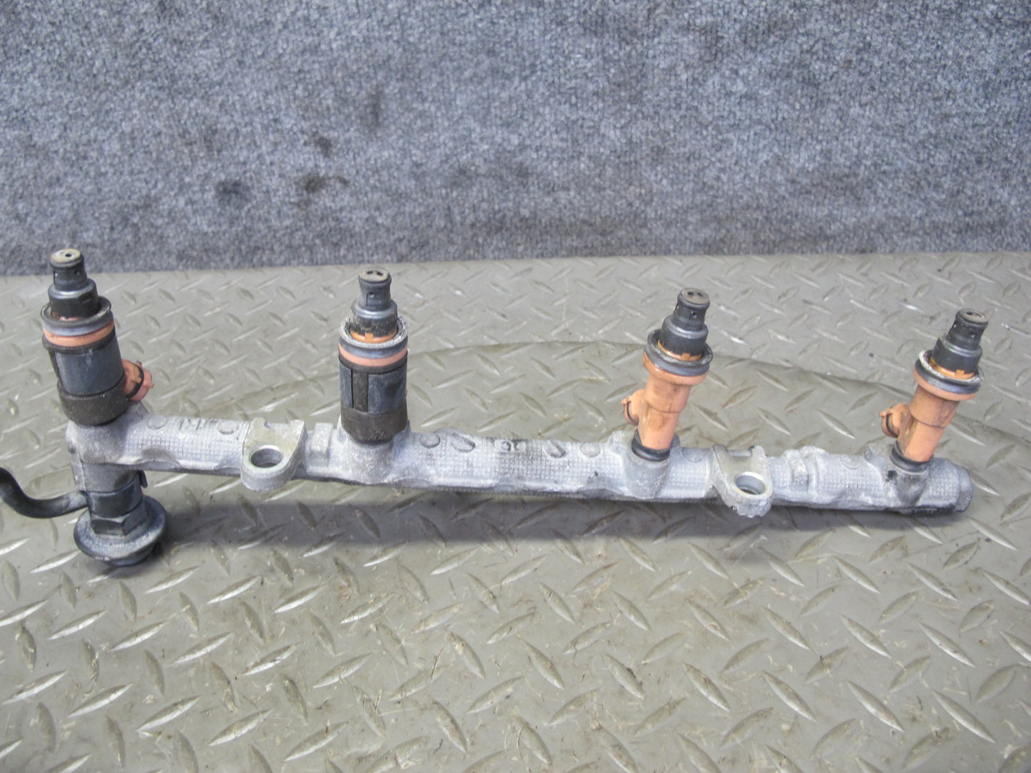 98-00 Lexus UZZ30L SC400 1UZFE Fuel Rail w Injector Set Assembly OEM