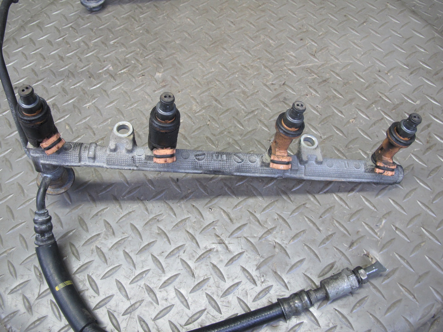 98-00 Lexus UZZ30L SC400 1UZFE Fuel Rail w Injector Set Assembly OEM