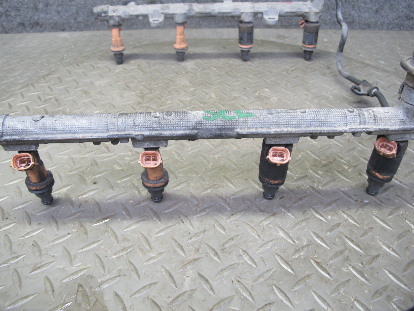 98-00 Lexus UZZ30L SC400 1UZFE Fuel Rail w Injector Set Assembly OEM