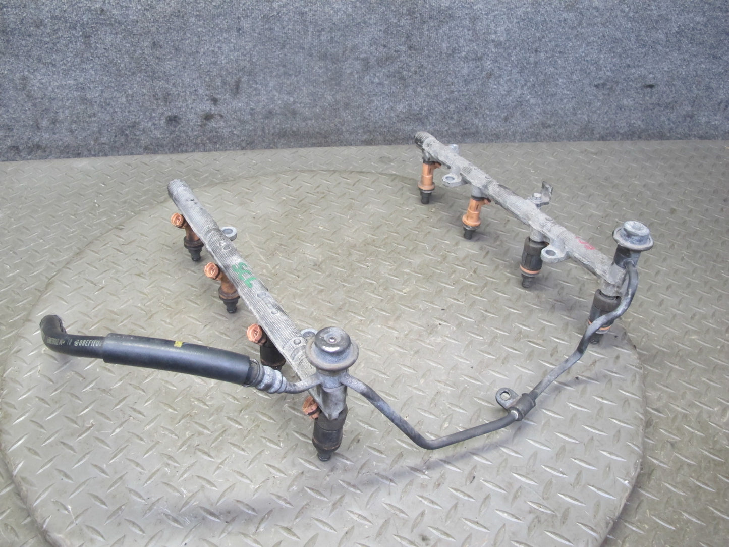 98-00 Lexus UZZ30L SC400 1UZFE Fuel Rail w Injector Set Assembly OEM