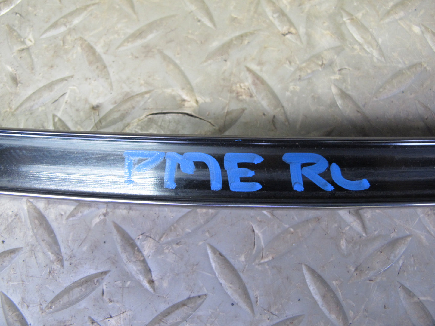 93-95 Mercedes W124 300D Sedan Rear Left & Right Door Window Guide Rail Set OEM