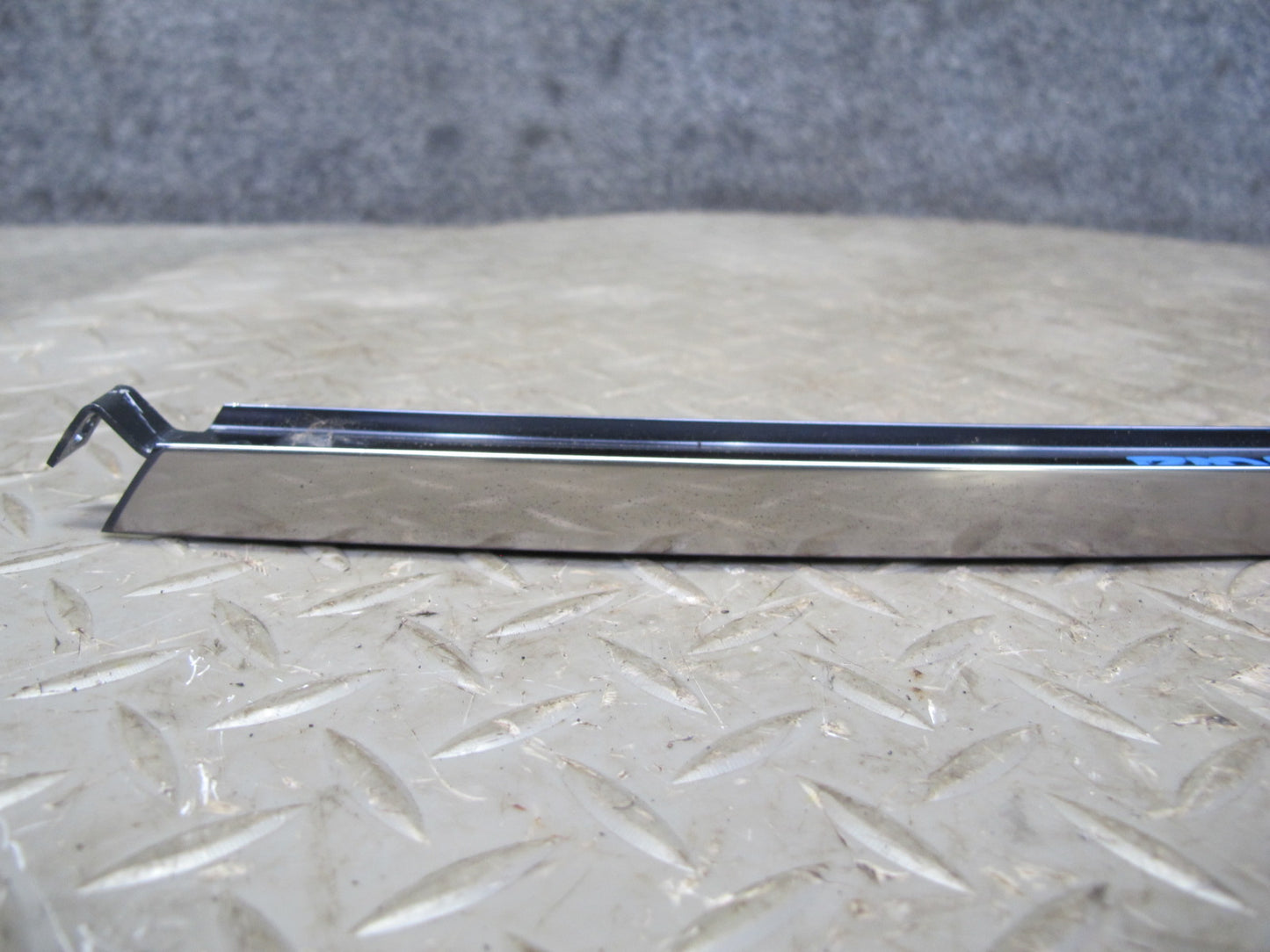 93-95 Mercedes W124 300D Sedan Rear Left & Right Door Window Guide Rail Set OEM