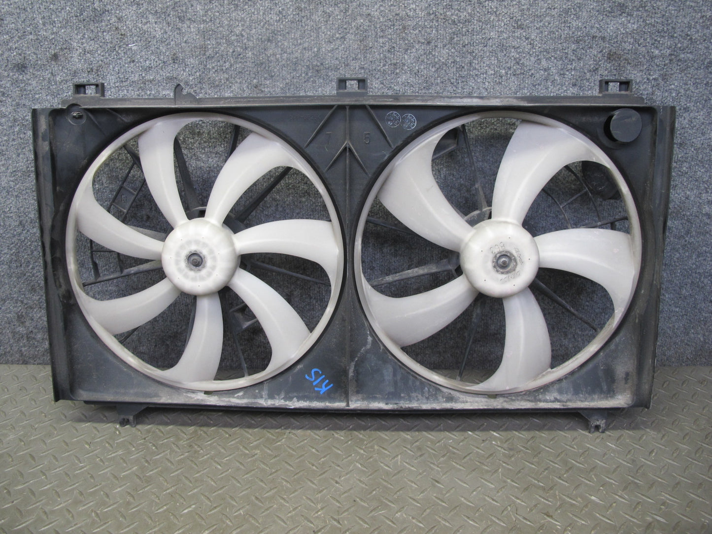 01-05 Lexus JCE10L IS300 Engine Radiator Cooling Fan Motor Shroud OEM