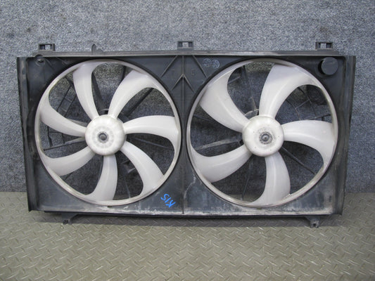 01-05 Lexus JCE10L IS300 Engine Radiator Cooling Fan Motor Shroud OEM