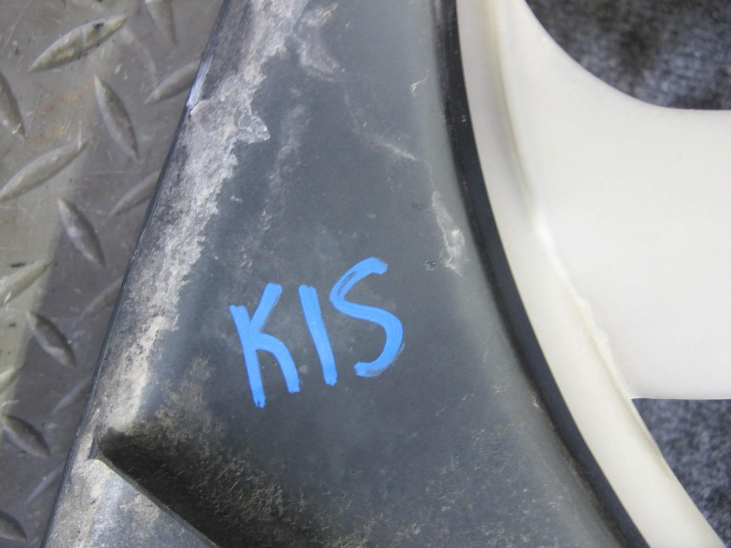 01-05 Lexus JCE10L IS300 Engine Radiator Cooling Fan Motor Shroud OEM