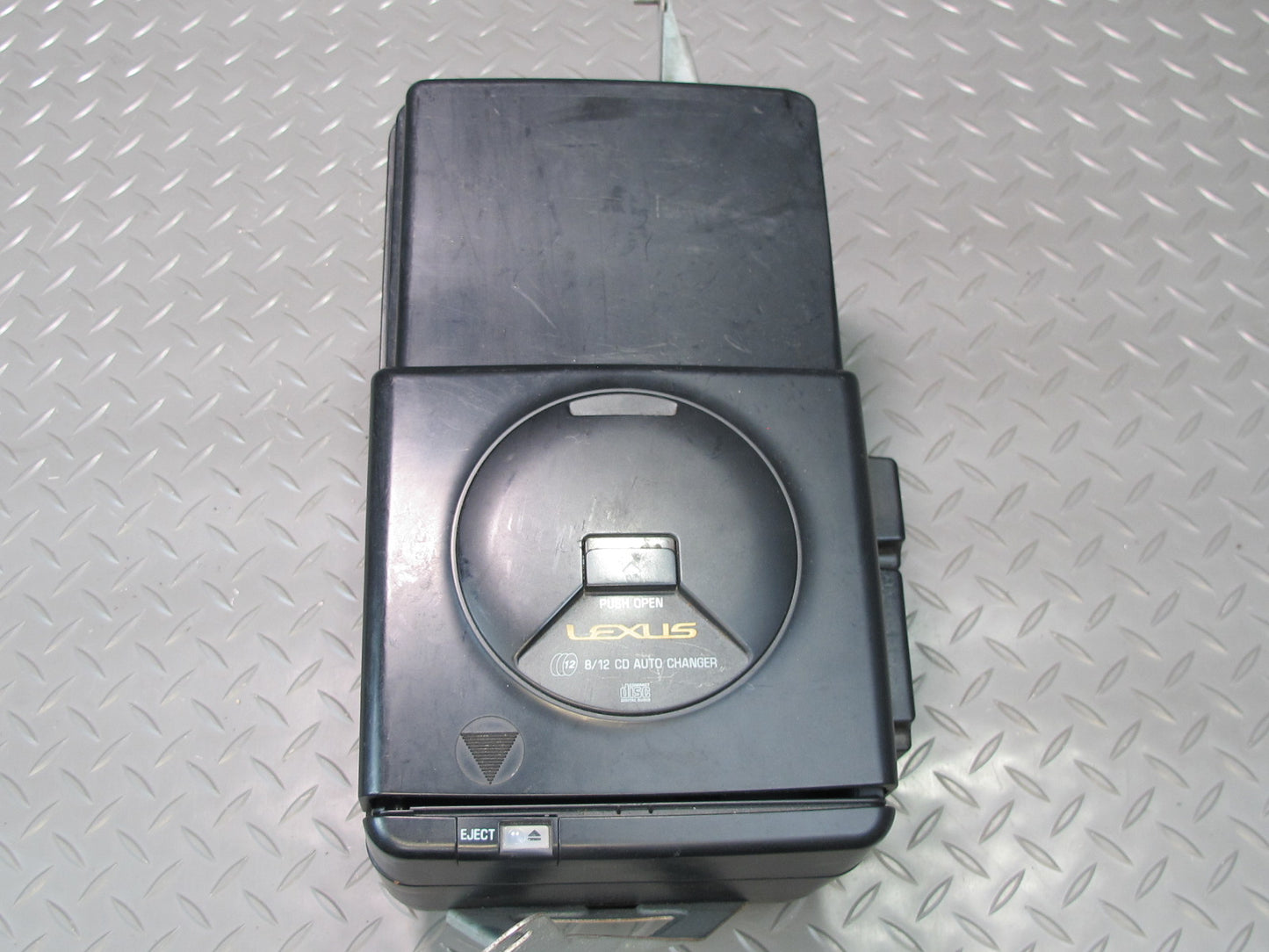 92-98 Lexus UZZ30L SC300 SC400 CD Changer Player NO Magazine 86270-24051 OEM