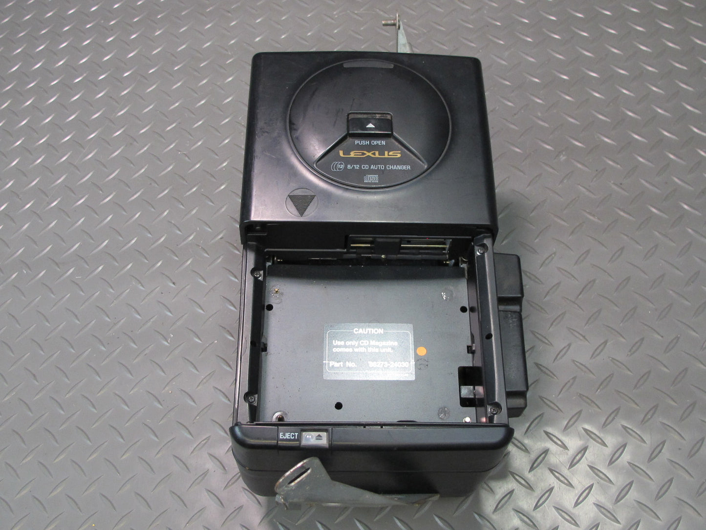 92-98 Lexus UZZ30L SC300 SC400 CD Changer Player NO Magazine 86270-24051 OEM