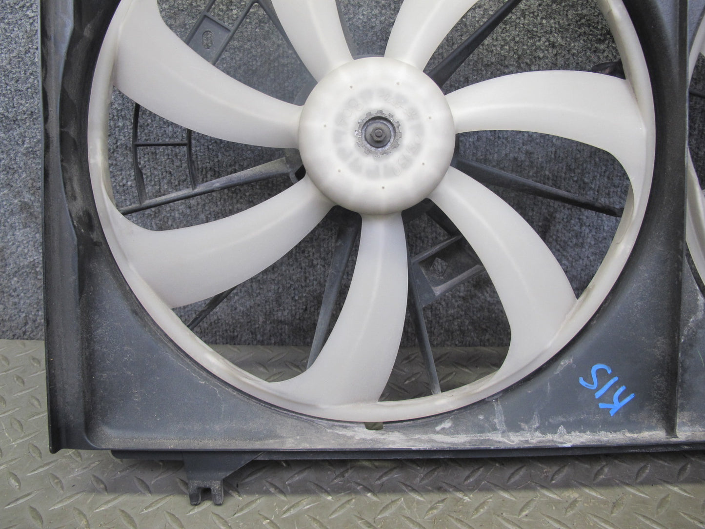 01-05 Lexus JCE10L IS300 Engine Radiator Cooling Fan Motor Shroud OEM