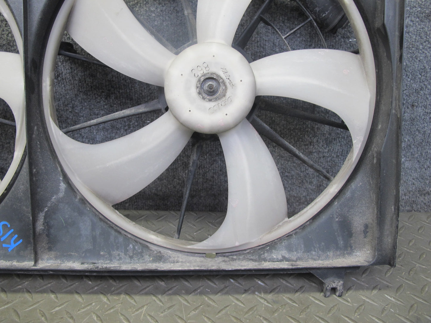 01-05 Lexus JCE10L IS300 Engine Radiator Cooling Fan Motor Shroud OEM