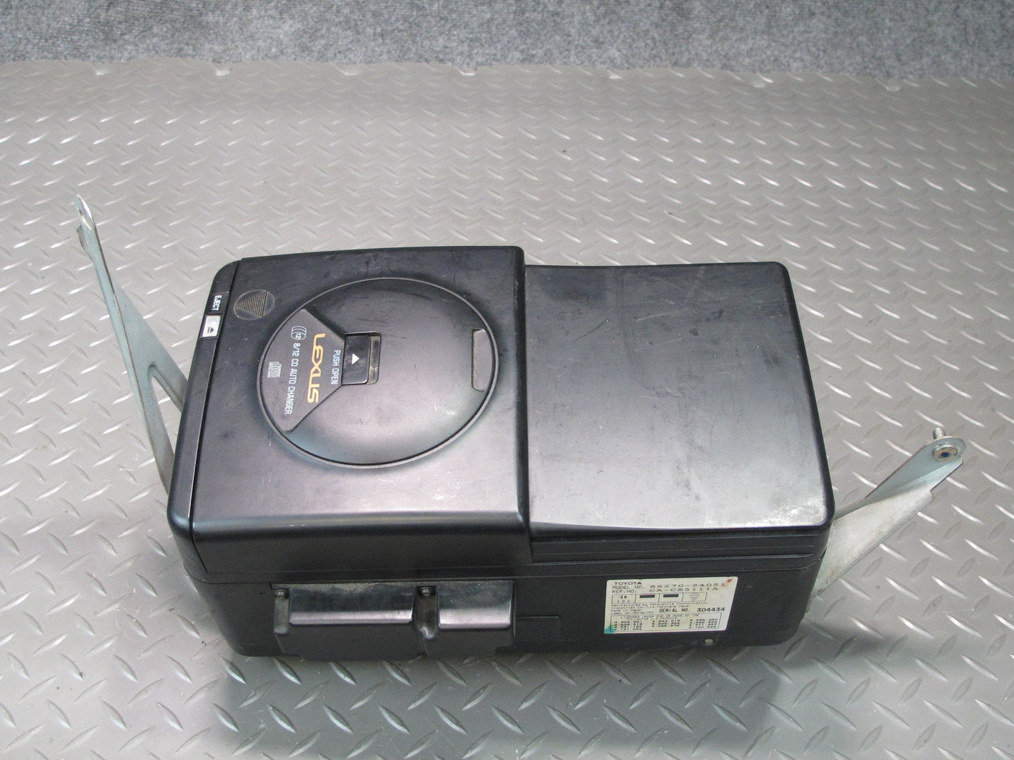 92-98 Lexus UZZ30L SC300 SC400 CD Changer Player NO Magazine 86270-24051 OEM