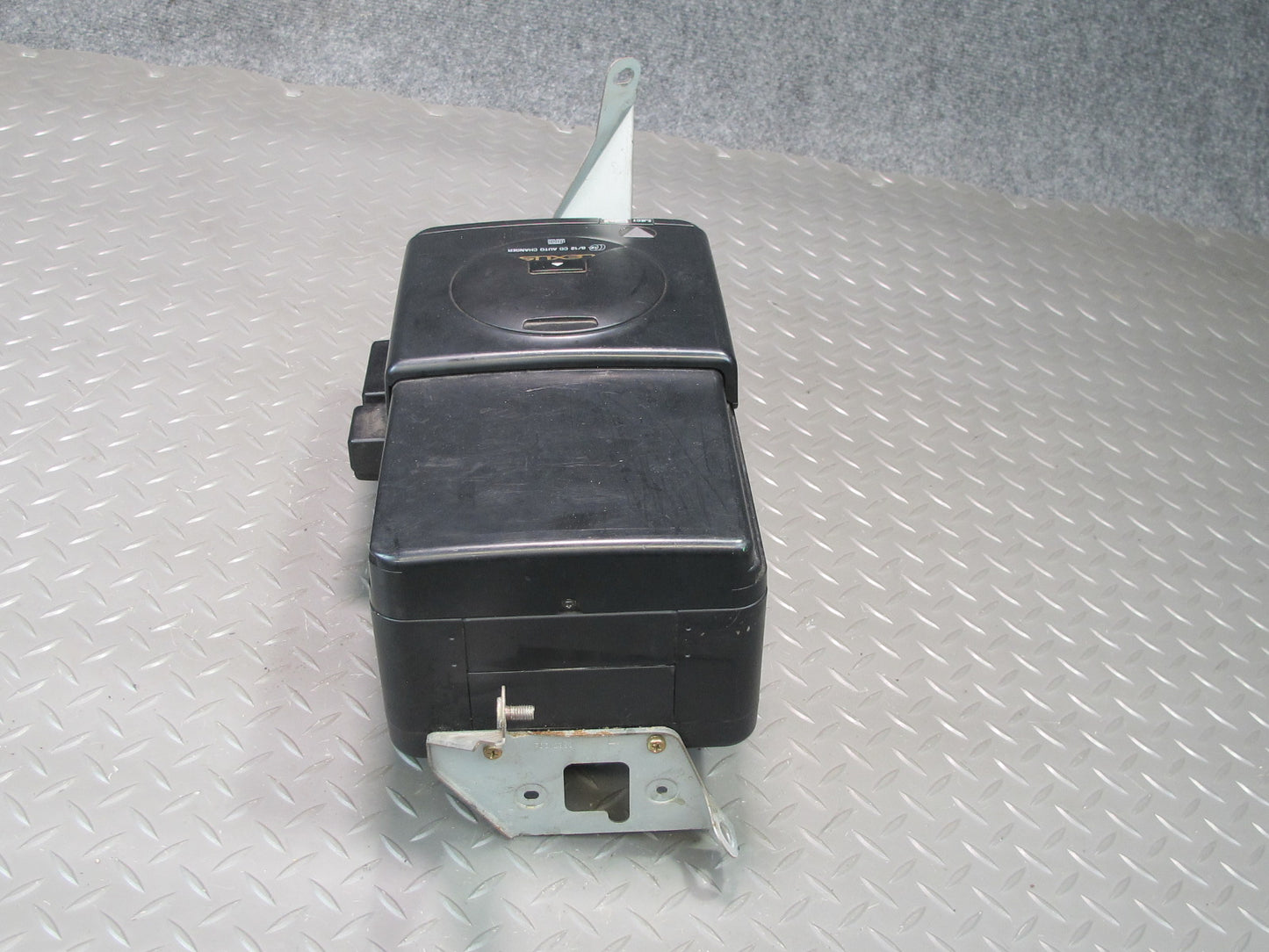 92-98 Lexus UZZ30L SC300 SC400 CD Changer Player NO Magazine 86270-24051 OEM