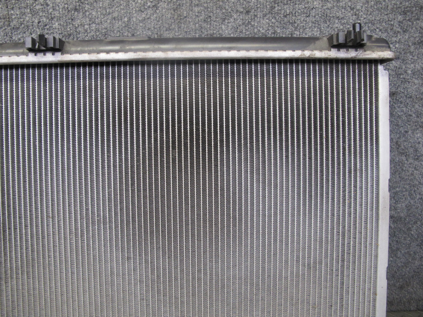 01-05 Lexus JCE10L IS300 Engine Cooling Radiator 422133-5611 OEM