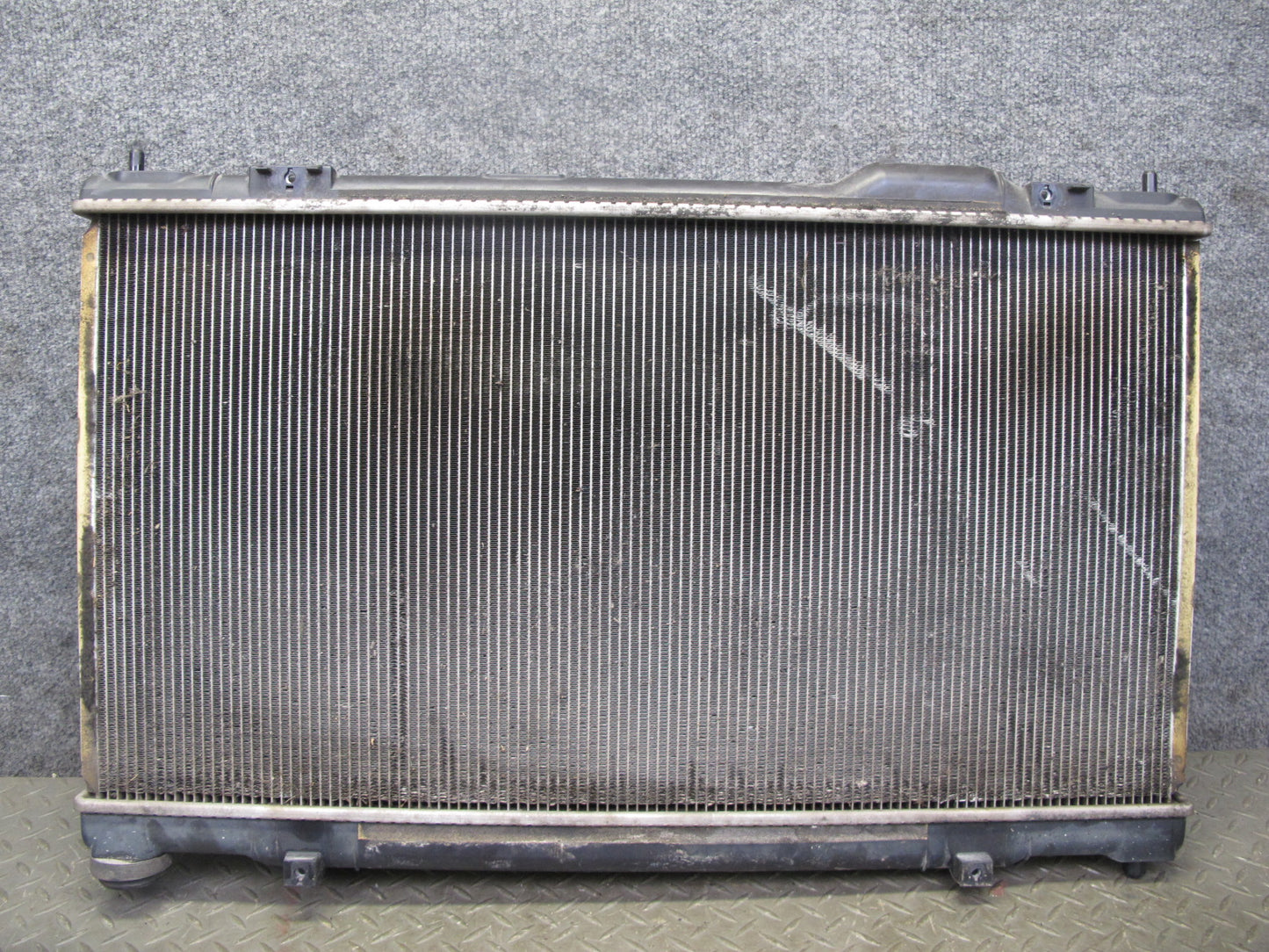 01-05 Lexus JCE10L IS300 Engine Cooling Radiator 422133-5611 OEM